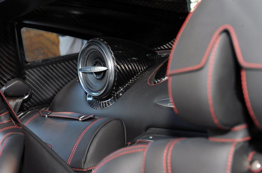Детали интерьера Pagani Huayra 2012 года  (WW) (фото 60 из 82)
